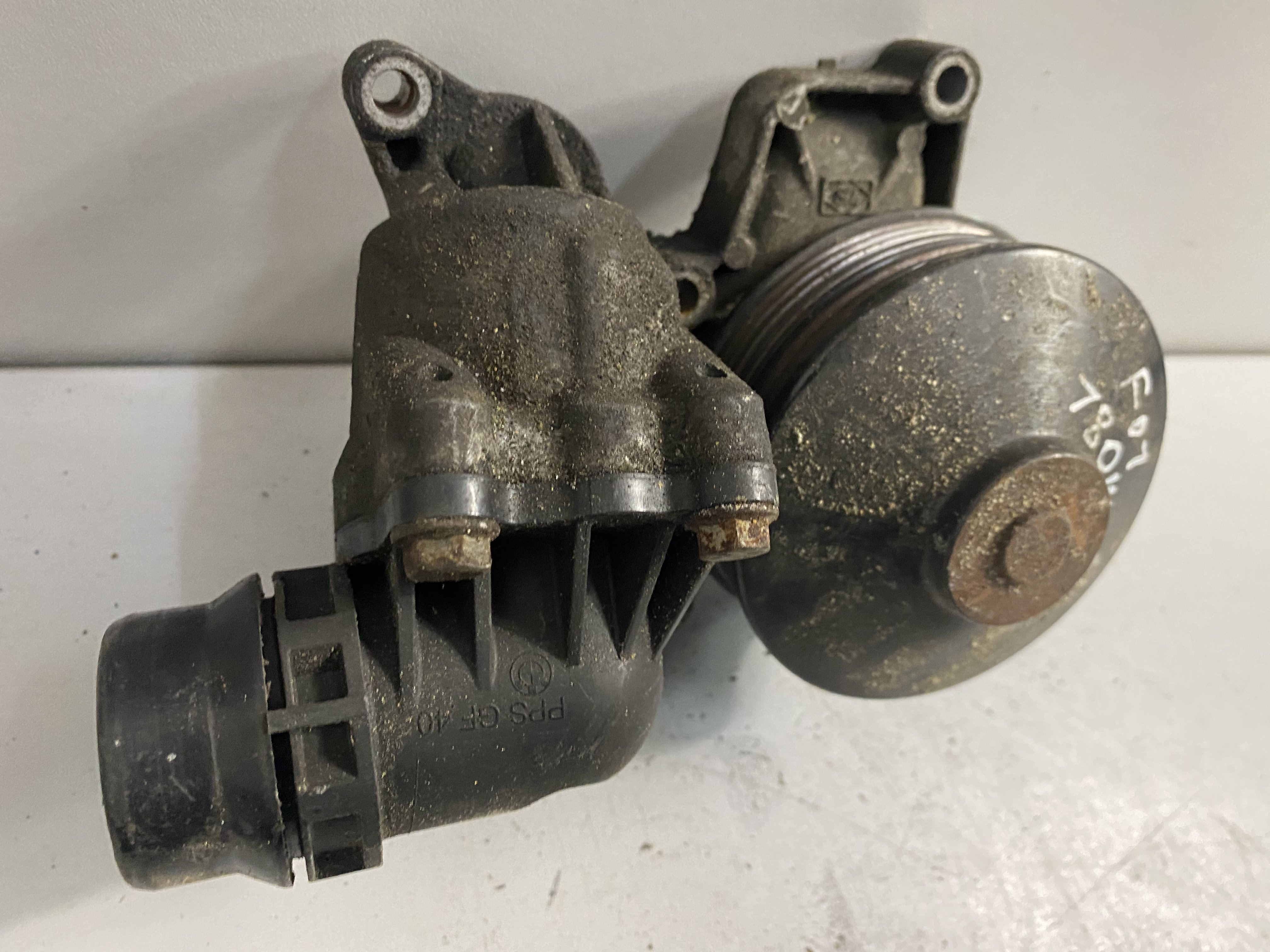BMW 7 serie (F01/02/03/04) Sedan 730d 24V (N57-D30A) WATER PUMP 2011 8516435 8516435|BMW BMW 7 serie (F01/02/03/04) Sedan 730d 24V (N57-D30A) WATER PUMP 2011 8516435 8516435|BMW