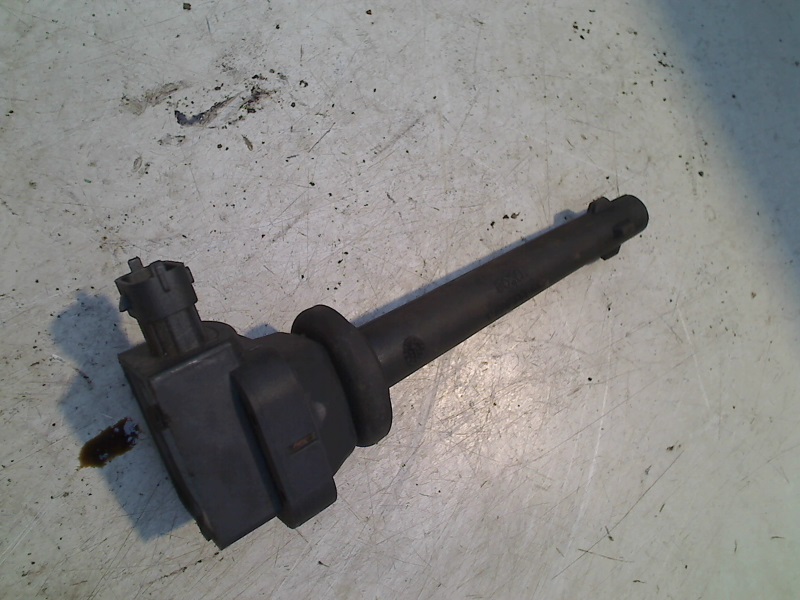 Nissan Micra (K11) Berlina 1.4 16V (CGA3DE) BOBINA 2002 0221504017