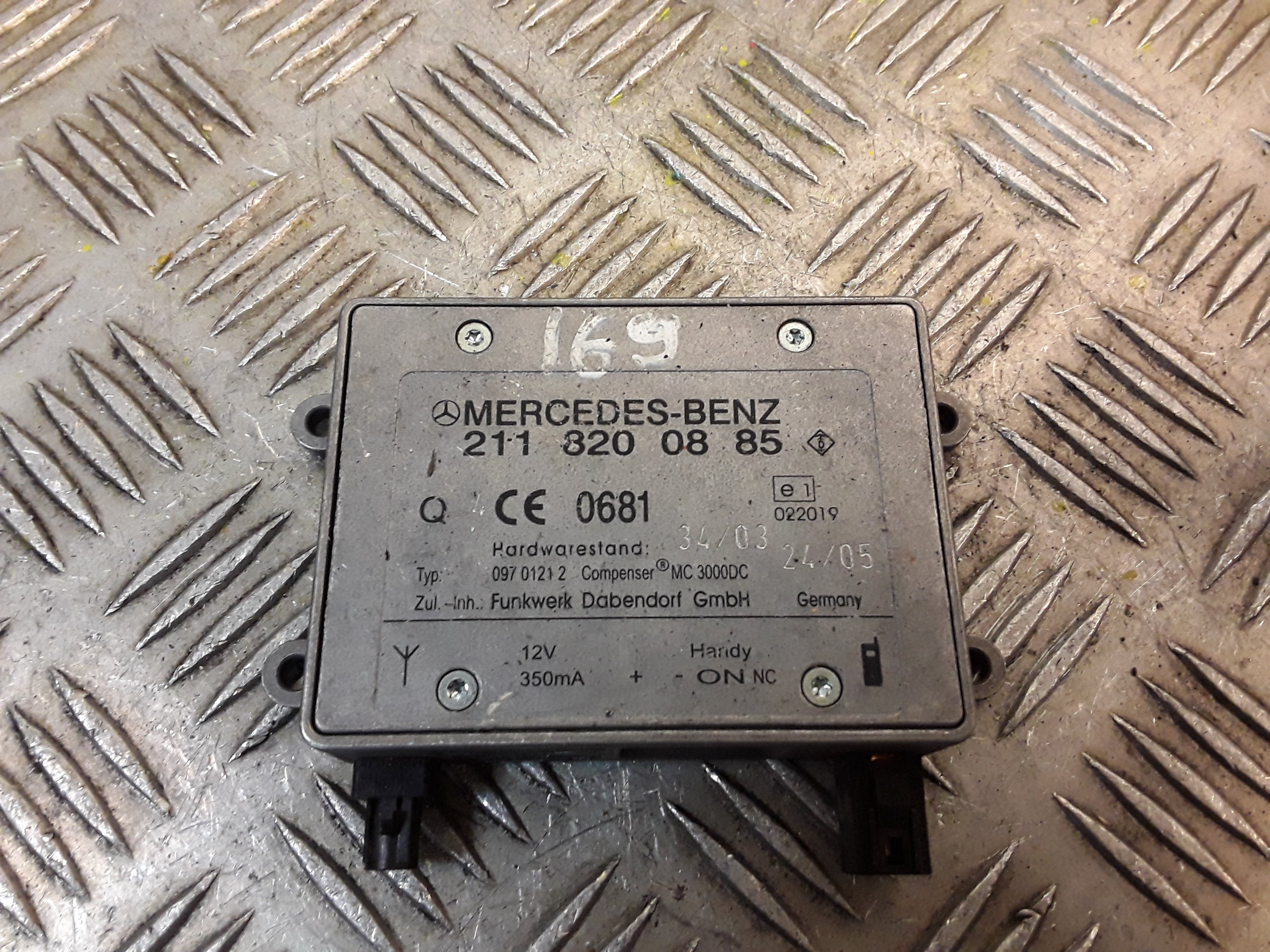 Mercedes-Benz E (W211) Sedán 3.0 E-320 CDI 24V (OM642.920) AMPLIFICADOR DE ANTENA 2006 2118200885/A2118200885 2118200885|MERCEDES-BENZ