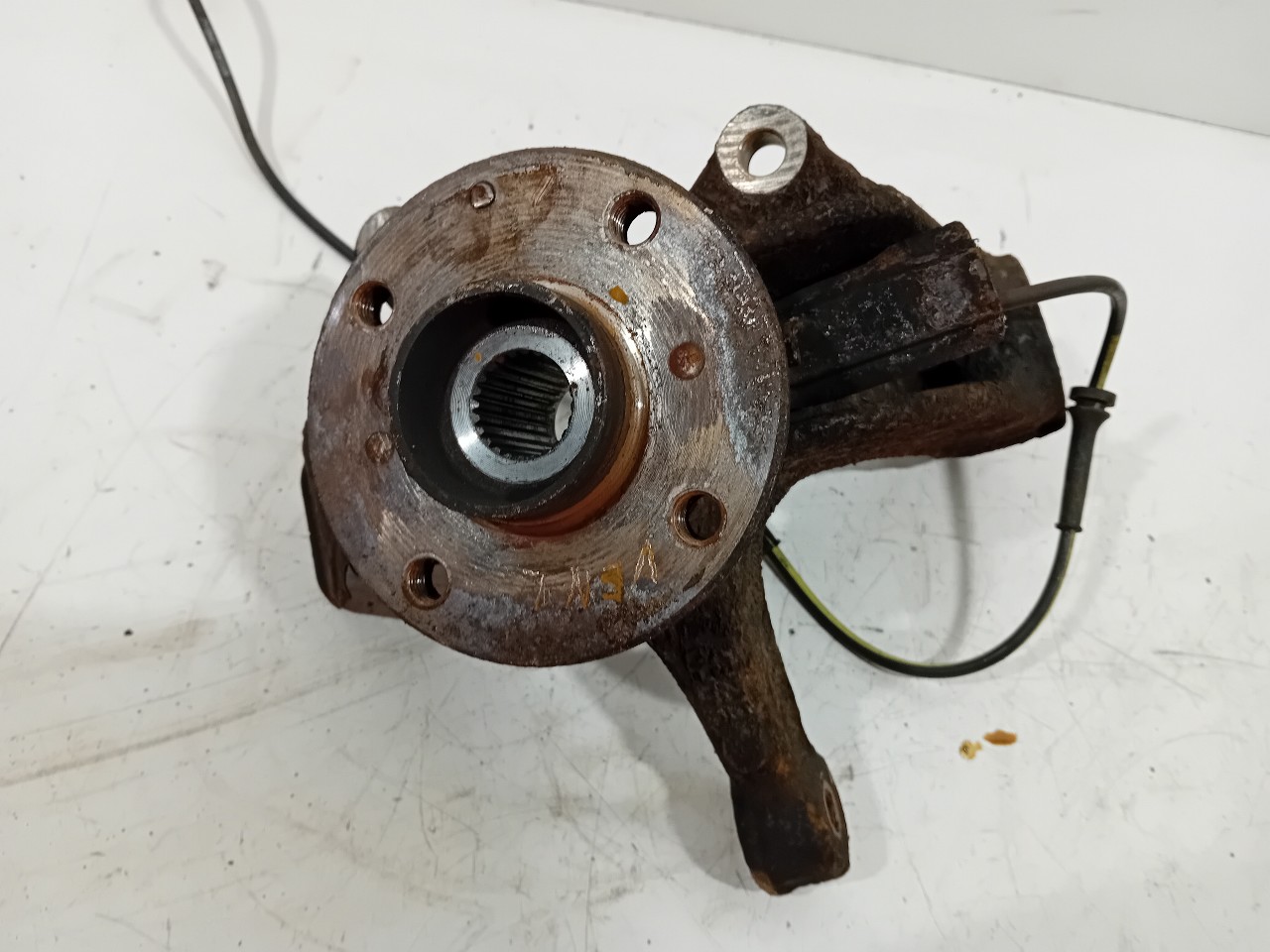 Chrysler Sebring II Sedan 2.0 CRD 16V (BYL) WHEEL HUB RIGHT FRONT 2007